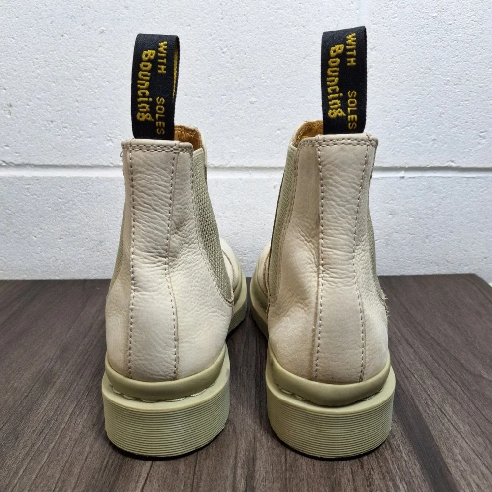 Dr. Martens Chelsea Boots Mens 9 Beige Parchment Leather Pull On Boots 26860292